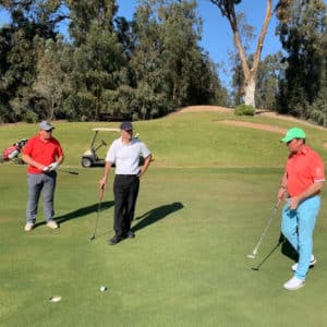 jouer entre amis sur le parcours de golf